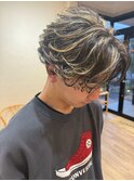 カジュアルホワイトブロンド20代30代立体感センターパートカット