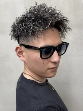 ダズルヘアーエイチ(DAZZLE hair H) ホワイトメッシュツイストツイストスパイラル波巻きプードル