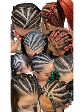 ヘアスタジオ クリブ(HAIR STUDIO CRIB) コーンロウ