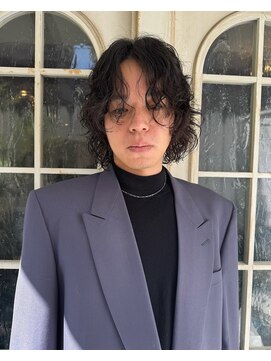 アデ オモテサンドウ(ade omotesando) 大人の色気　メンズ　ミディアムパーマ