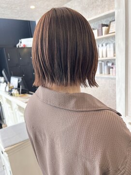 キャアリー(Caary) 福山市Caary顎下ライン外ハネボブ暖色コーラルピンク20代30代