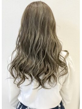 クアトログランシュ ひたちなか店(QUATRO×GranCieux) グレージュハイライト☆3Dカラー☆外国人風★QUATRO★