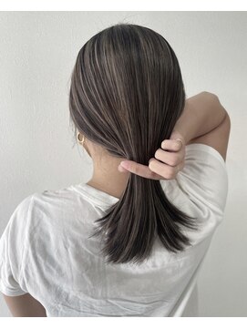 イト(ito.) コントラストハイライト_こなれミディ_ホワイトグレージュ