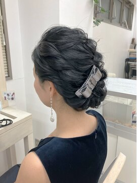 リサ 恵比寿(risa.) 編み込みとねじりのルーズアップ