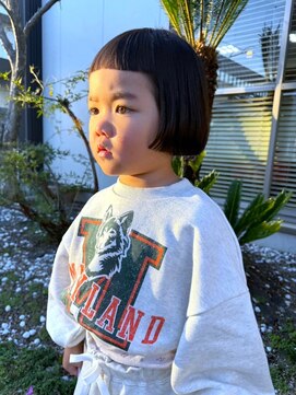 切りっぱなしボブ　ぱっつん前髪　キッズカット　艶感　オン眉