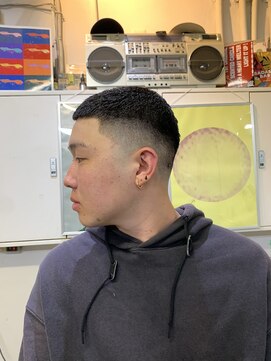 メリケンバーバーショップ フクオカ(MERICAN BARBERSHOP FUK) ハイライトマッシュパーマウルフアッシュブラック