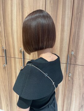 ガリカ 博多(Gallica) 【長まなみ】透ける艶髪ブラウンベージュに切りっぱなしボブ