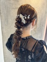 リアド(.RIAD)&nbsp;ルーズ編み下ろしポニー　ヘアアレンジ