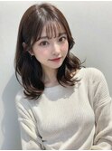 外ハネ前髪なしセンターパートレイヤーくびれセミロングカラー