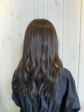 ニューカマー バイ ヘッドライト シブヤ(NEW COMER by HEADLIGHT shibuya) セミロングレイヤー