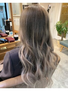 フツーロ 栄(FUTURO) プルエクステ