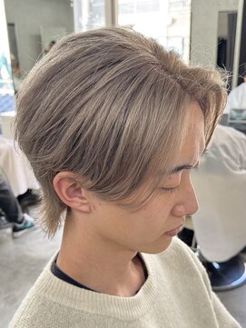 エデアンルクラ 下通(EDEAN Leclat) 熊本メンズヘア センターパート ハイトーンカラー ブリーチ