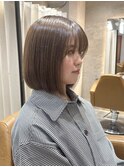 自然に内側にまとまるボブ