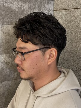 ニアウ 伊勢崎連取店(Niau) MEN’S HAIR/サーフカール/刈り上げセンターパート/伊勢崎