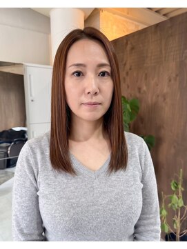 零秒女髪 千里丘店 艶カラーで仕上げる上品なミディアムストレート髪質改善艶感