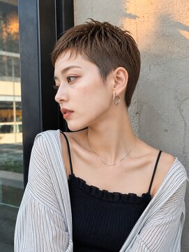 バグズ(Baguz) 大人可愛いベリーショート小顔マッシュ美人シルエット
