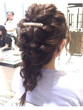 ネオリーブギンザ 銀座店(Neolive GINZA) 編み込みルーズアレンジ