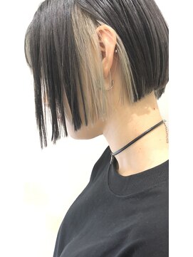 トルネード(TORNADO) 外国人風ミニボブ  インナーカラーグレージュ