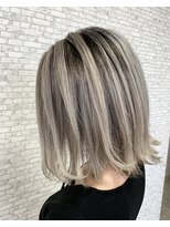 ホワイト(WHITE)&nbsp;[WHITE RYOTA]地毛風コントラストバレイヤージュ