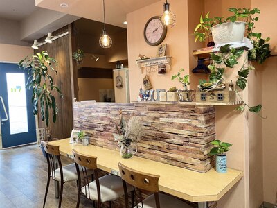 カフェのような店内でゆっくりお過ごし下さい♪