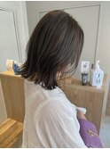 オリーブグレージュ