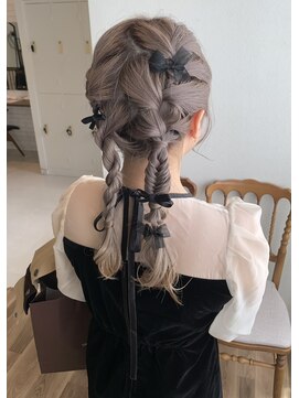 アモレット(amoretto) 《 mina 担当 》ミルクティーグレー × ツインアレンジ