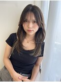 くすみグレージュにたっぷりレイヤー