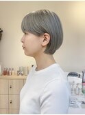 ホワイトシルバー　ハイトーン　ショートカット　成田