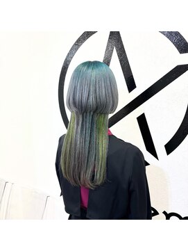 アルケム 学芸大学(AlChem) 緑とグレーってあまり見ないと思ったんですけど、初音がいたわ。