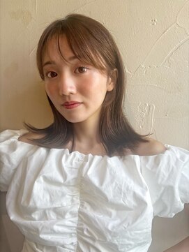 ベル 新宿(Belle) 大人抜け感 外ハネミディアムヘア