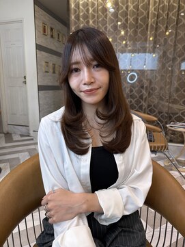 ロンドアベニール 北千住(Lond avenir) オリーブグレー/韓国風巻き/レイヤーカット/髪質改善/縮毛矯正