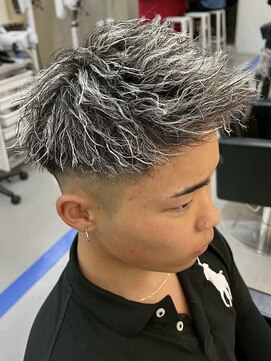 ダズルヘアラッシュ(DAZZLE hair RUSH) 名古屋八事金メッシュシルバーメッシュ細め太めハイライトパーマ