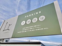 駐車場はこの看板を目印に