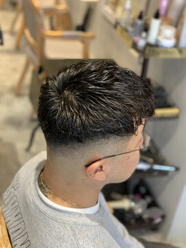 ハングアウト(Hangout) バーバースタイル/フェードカット/スペインカール/刈り上げ