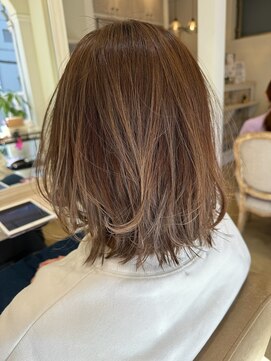 エイミーバイアフロートザガーデン 浦和店(amie by afloat the garden) 簡単スタイリング外ハネレイヤーボブ