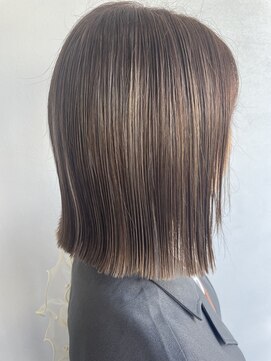 イズ(is.) シークレットハイライト/切りっぱなしボブ