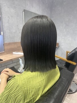 モク(mok) 結べる切りっぱなし外ハネこなれミディ/アッシュブラック