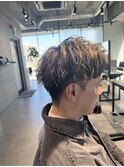 刈り上げアップバングショート