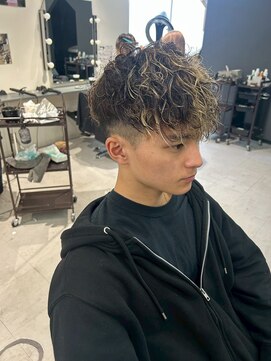 メンズサロン キング 高槻店(Men’s salon K!ng) 縮毛矯正髪質改善ハイライトレイヤーカット高槻美容室エクステ
