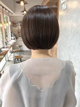 ルームスヘアー(Rooms Hair) くすみベージュのまるっとボブ