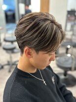 ハイライトセンターパートメッシュダブルカラーツーブロック