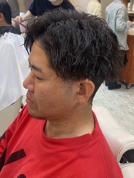 マキシム ナカイ(MAXIM NAKAI) 縦落ちツイストパーマ刈り上げパートスタイル