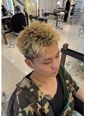 男の短髪ヘア×アップバングスタイル