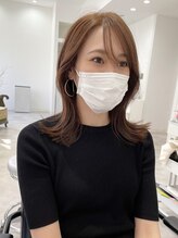 エマ(emma) ２０代３０代４０代５０代小顔ミディアム外ハネ韓国ヘア