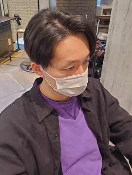 アクシー ヘアーアンドメイク(AXY HAIR&MAKE) ナチュラルセンターパート/前下がりマッシュ/サイドパート