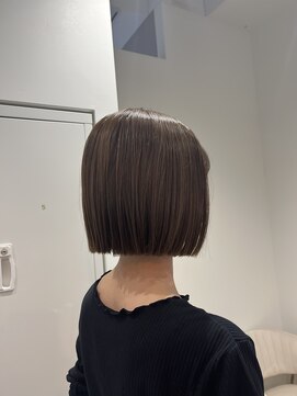 トッカ 高槻店(tocca) 透明感グレージュ切りっぱなしボブ