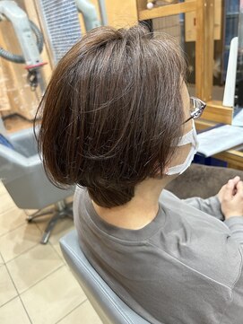 スタジオ アルファプラス 日暮里店(studio α+) ステップボーンカットカットボブショートハイライト白髪ぼかし