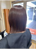 大人可愛い艶感ピンクベージュ切りっぱなしボブ