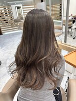 リゼル ユア 渋谷(RISEL YUA)&nbsp;カーキグレージュのくびれロングヘア