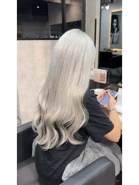 ラピス 大阪心斎橋店(Lapis) ホワイトシルバー/シールエクステ/髪質改善/レイヤーカット